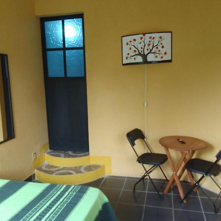 Hospedaje Casa Cortes - Recamaras De Descanso, Tepoztlan Mor - No Contamos Con Estacionamiento Exterior photo