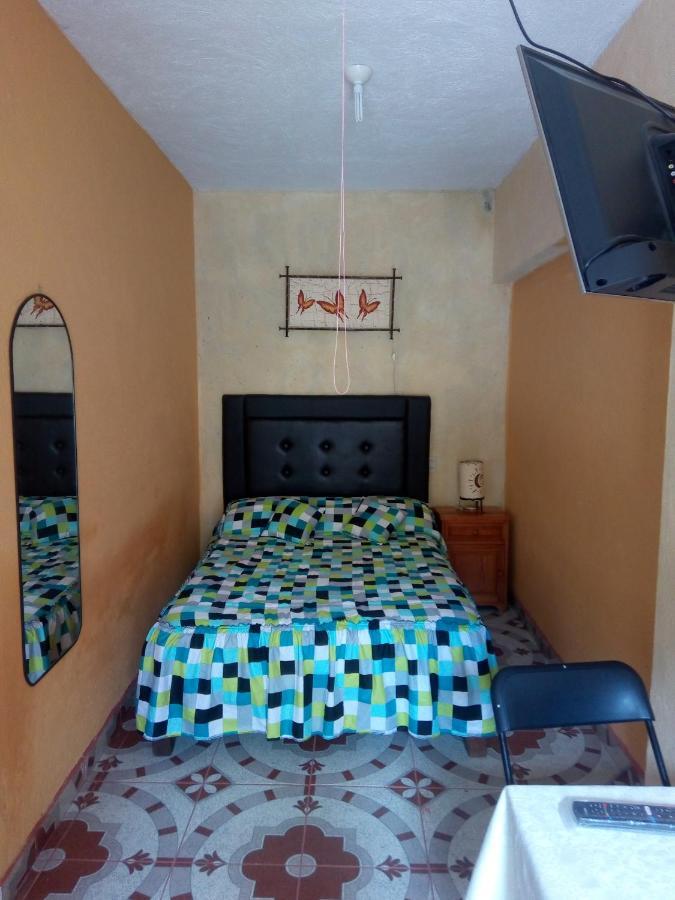 Hospedaje Casa Cortes - Recamaras De Descanso, Tepoztlan Mor - No Contamos Con Estacionamiento Exterior photo