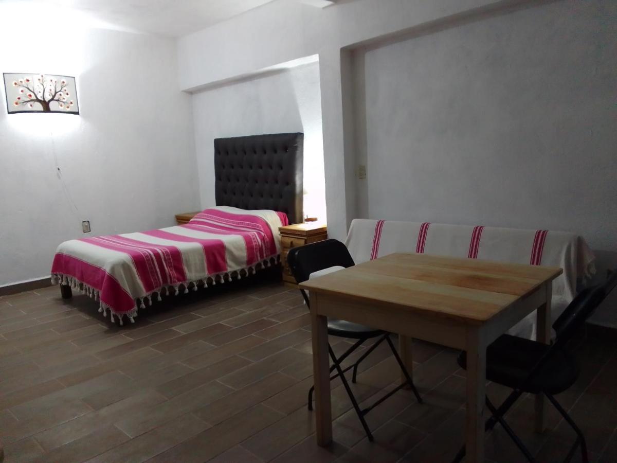 Hospedaje Casa Cortes - Recamaras De Descanso, Tepoztlan Mor - No Contamos Con Estacionamiento Exterior photo