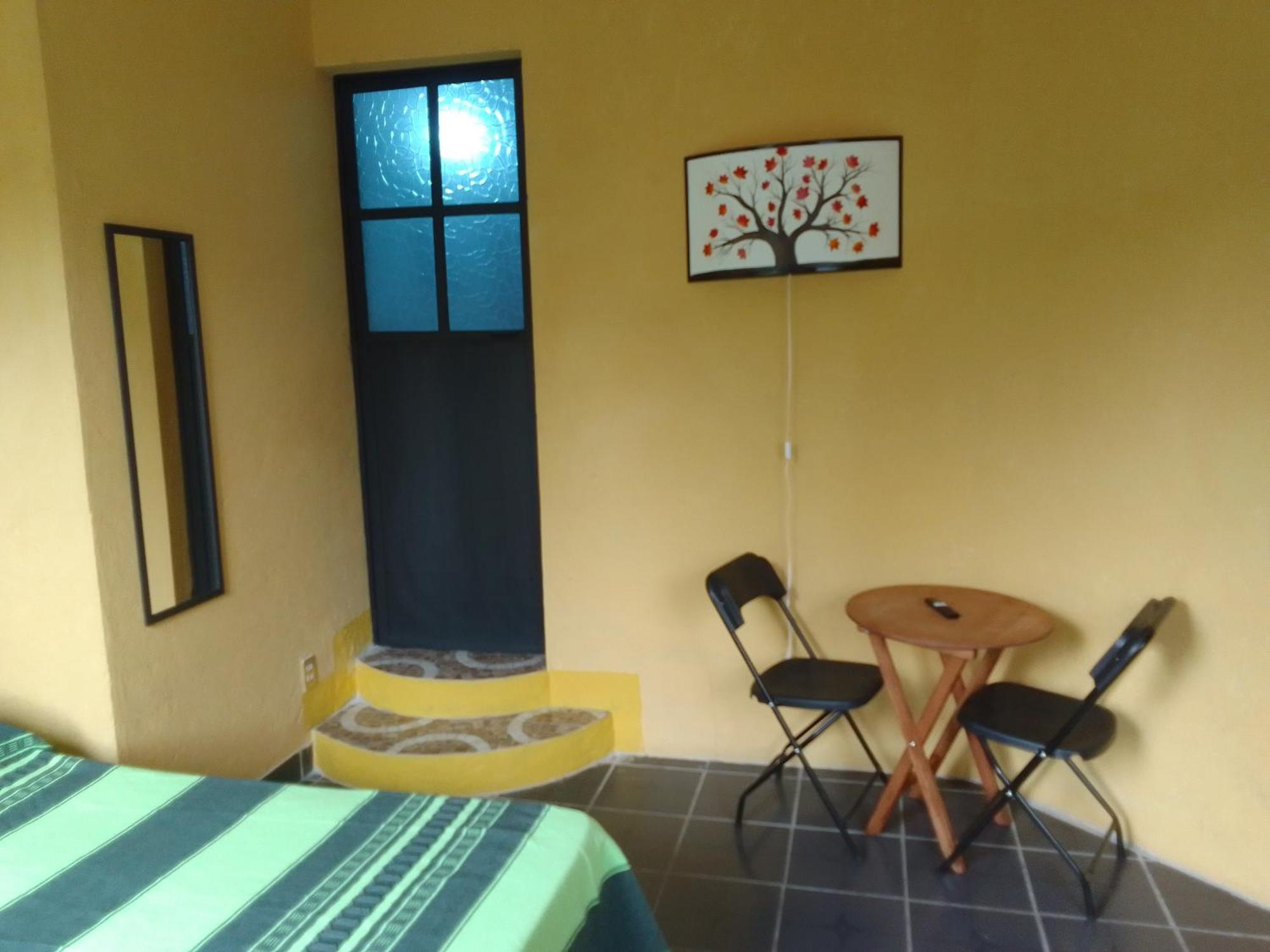 Hospedaje Casa Cortes - Recamaras De Descanso, Tepoztlan Mor - No Contamos Con Estacionamiento Exterior photo