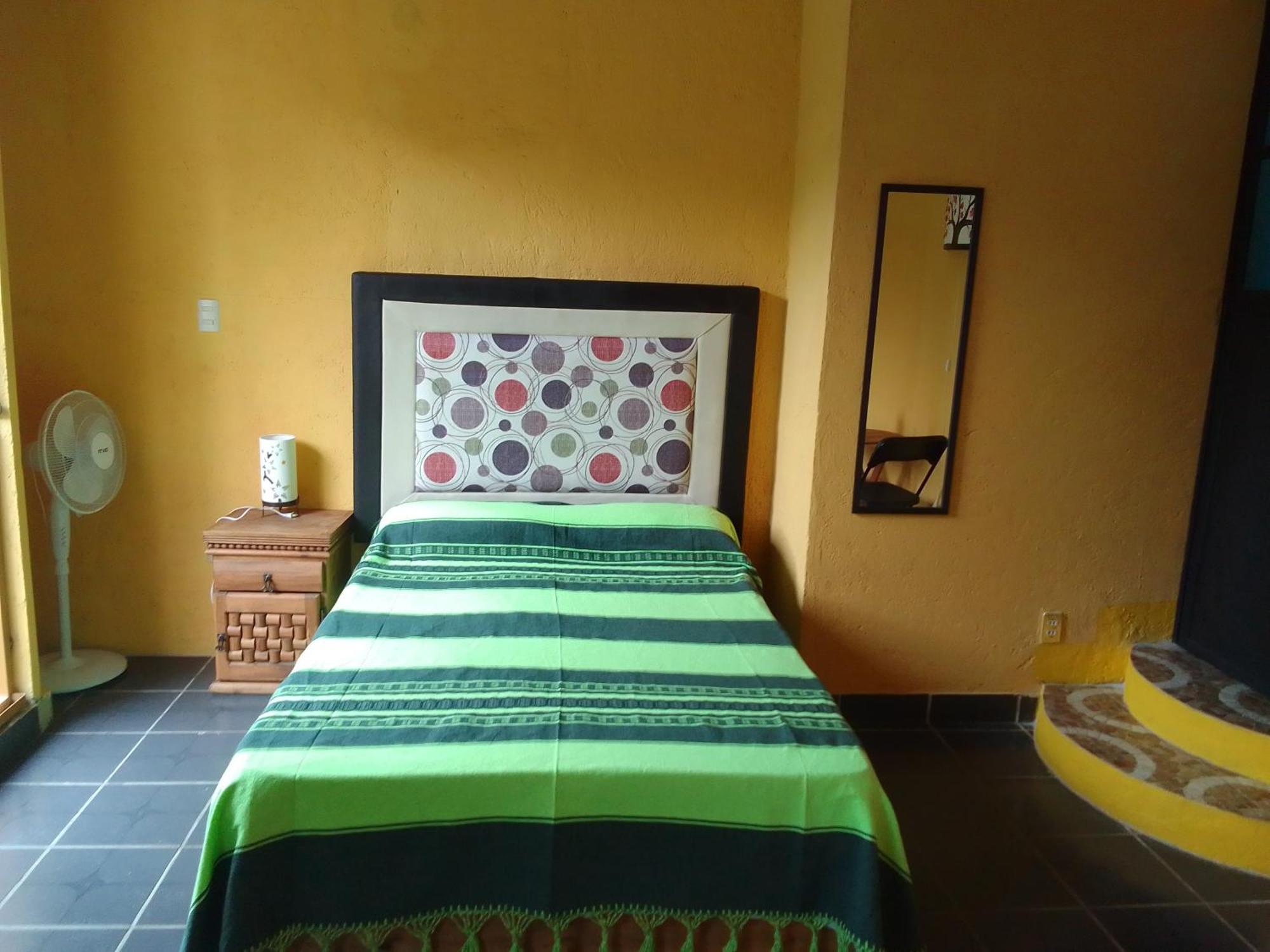 Hospedaje Casa Cortes - Recamaras De Descanso, Tepoztlan Mor - No Contamos Con Estacionamiento Exterior photo