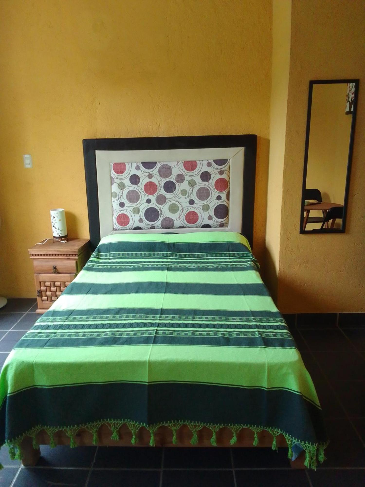 Hospedaje Casa Cortes - Recamaras De Descanso, Tepoztlan Mor - No Contamos Con Estacionamiento Exterior photo
